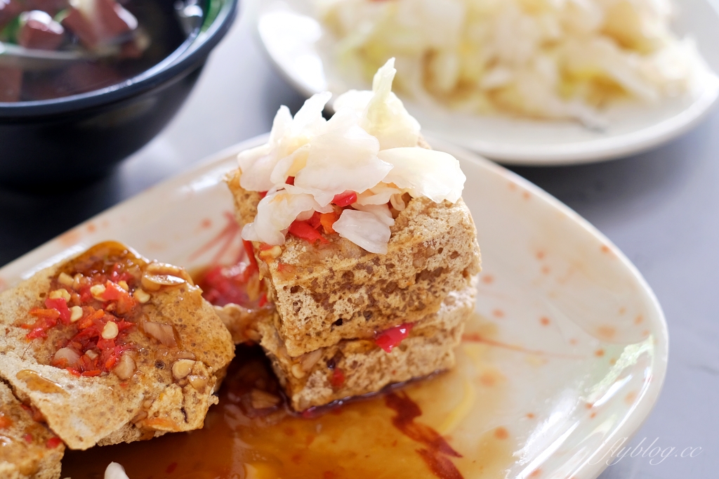 台中北屯｜原太原火車站臭豆腐，酥脆又多汁的臭豆腐，豬血湯免費喝到飽 @飛天璇的口袋