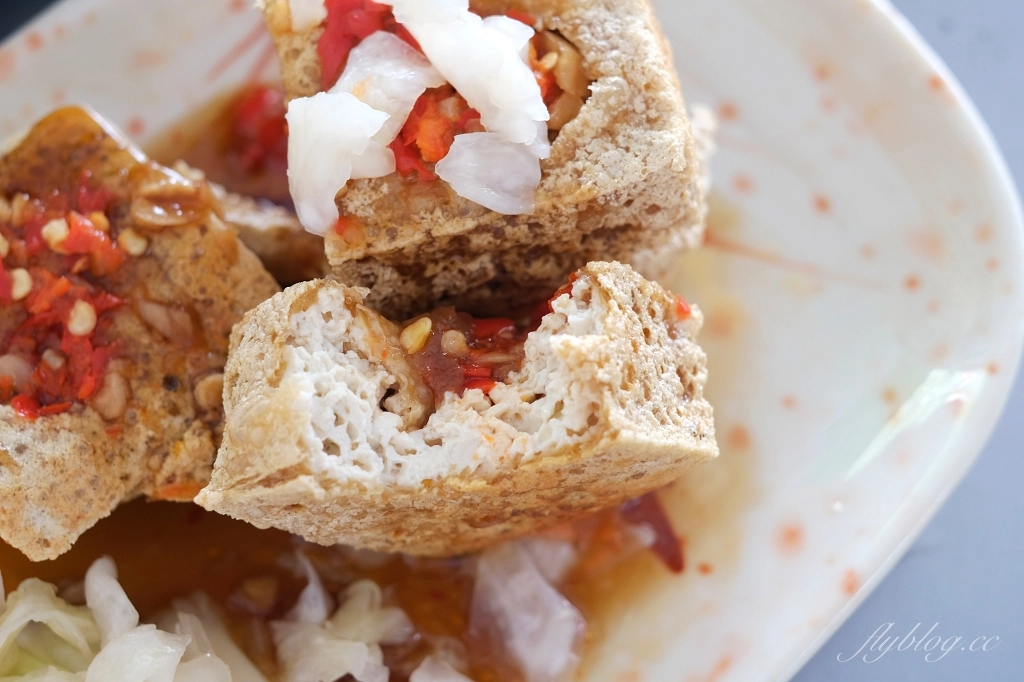 台中北屯｜原太原火車站臭豆腐，酥脆又多汁的臭豆腐，豬血湯免費喝到飽 @飛天璇的口袋