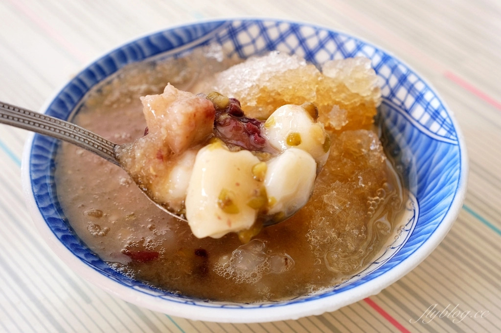 高雄鹽埕｜李家圓仔冰，高雄在地70年老店，鹽埕傳承三代的湯圓冰 @飛天璇的口袋