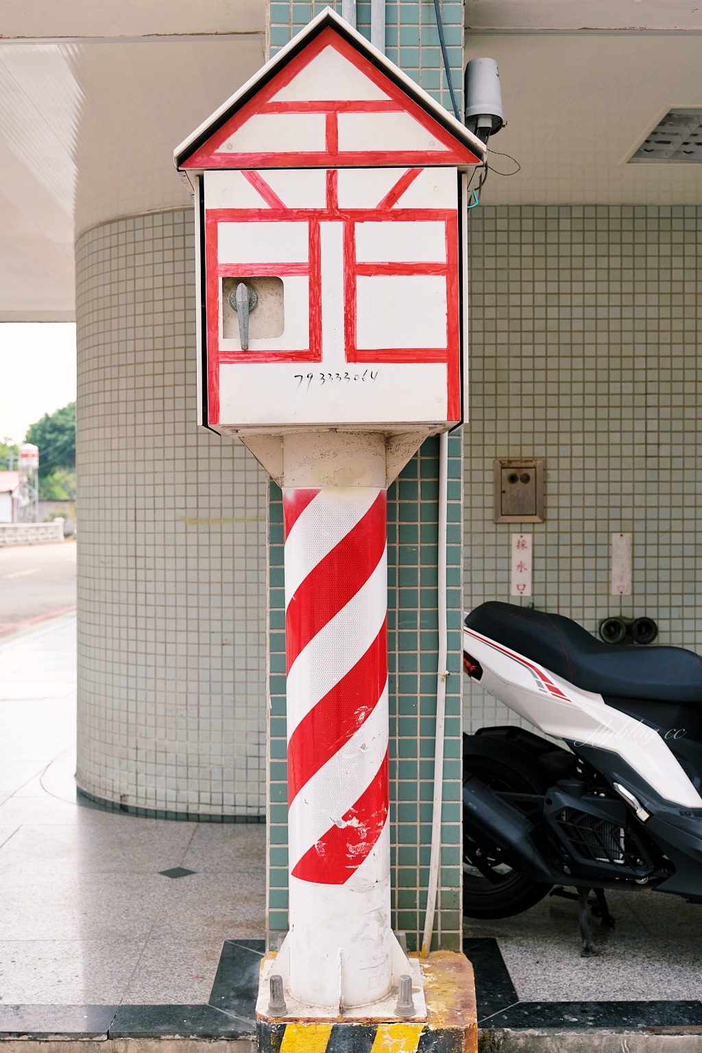 金門金湖｜金湖彩色屋，金門版的小威尼斯彩色屋子，可愛的風獅爺彩繪公車 @飛天璇的口袋