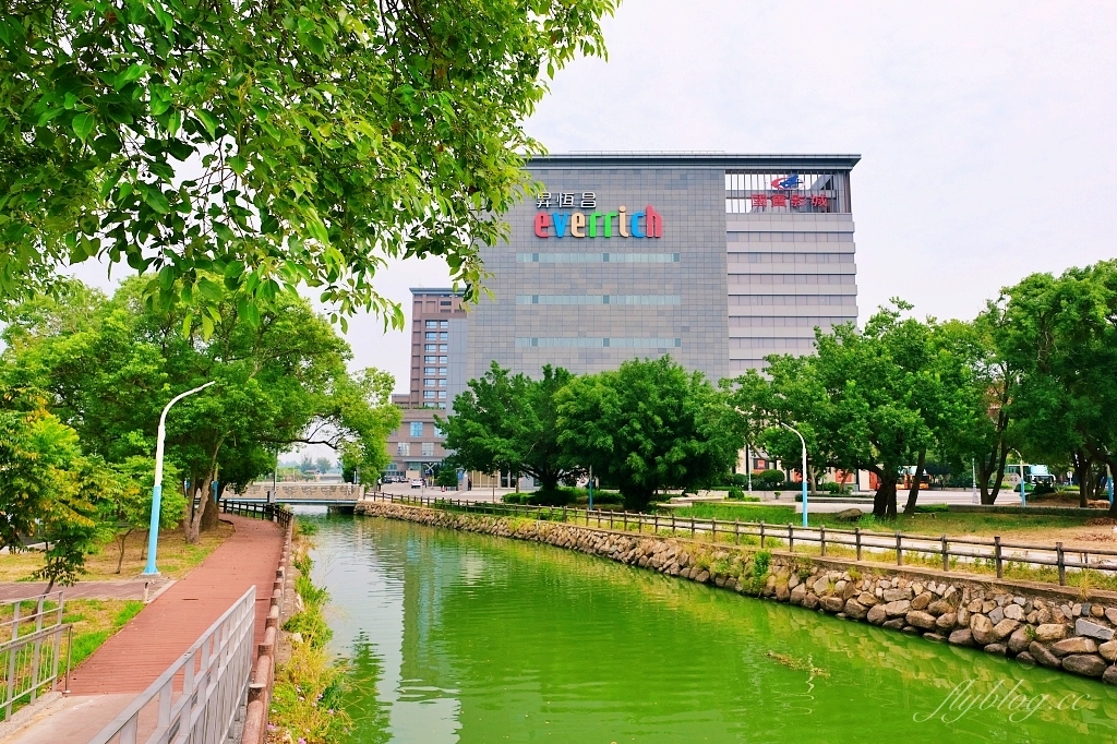 金門金湖｜金湖彩色屋，金門版的小威尼斯彩色屋子，可愛的風獅爺彩繪公車 @飛天璇的口袋