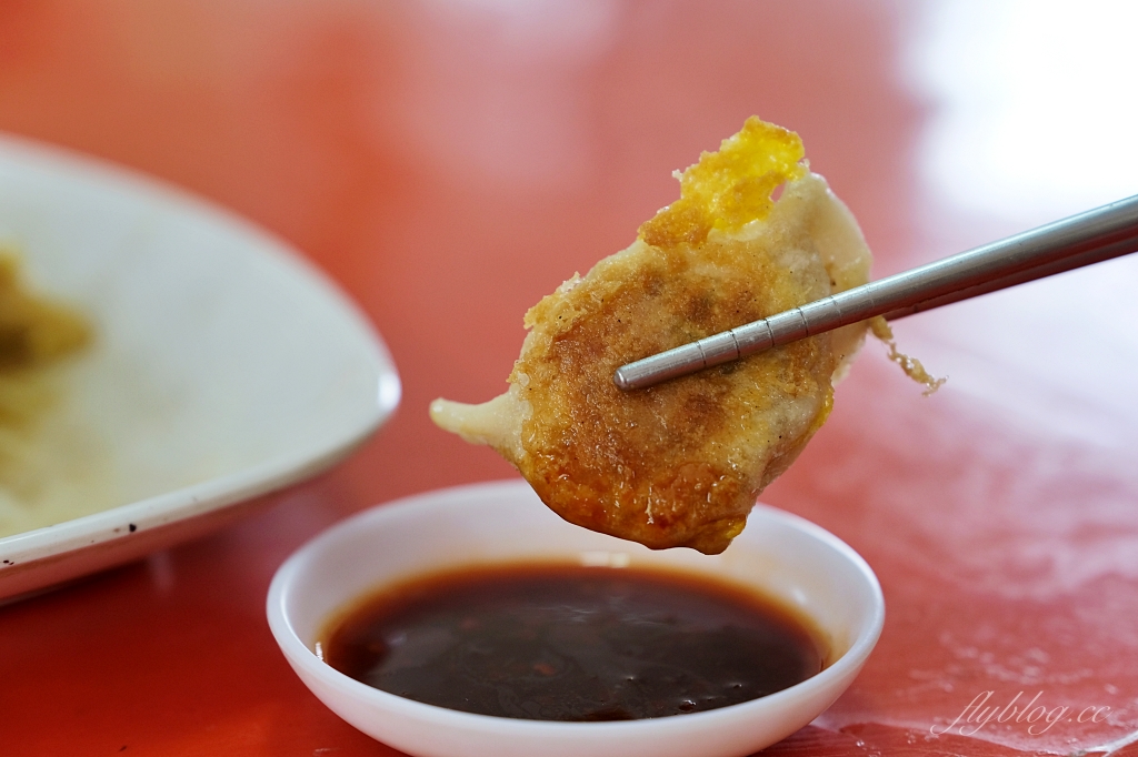 金門金湖｜佑昇生億飲食店．以為闖進民宅，金門人必吃的鍋貼 @飛天璇的口袋