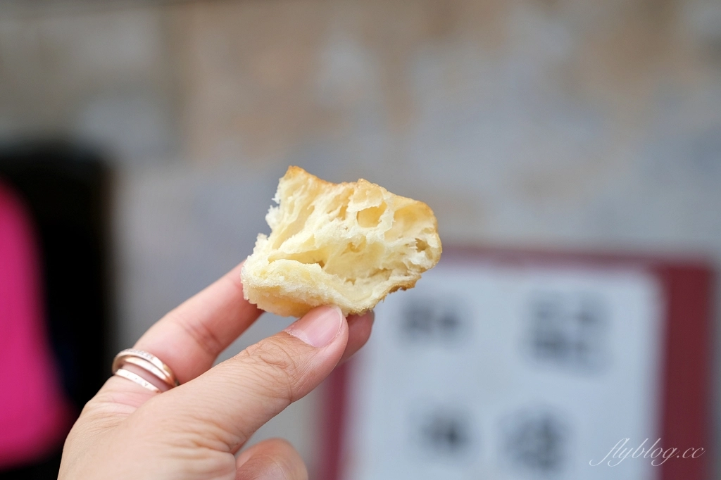 金門金城｜和記油條．地下室賣油條？金門百年條油老店，回鄉客人幾十條的購買 @飛天璇的口袋