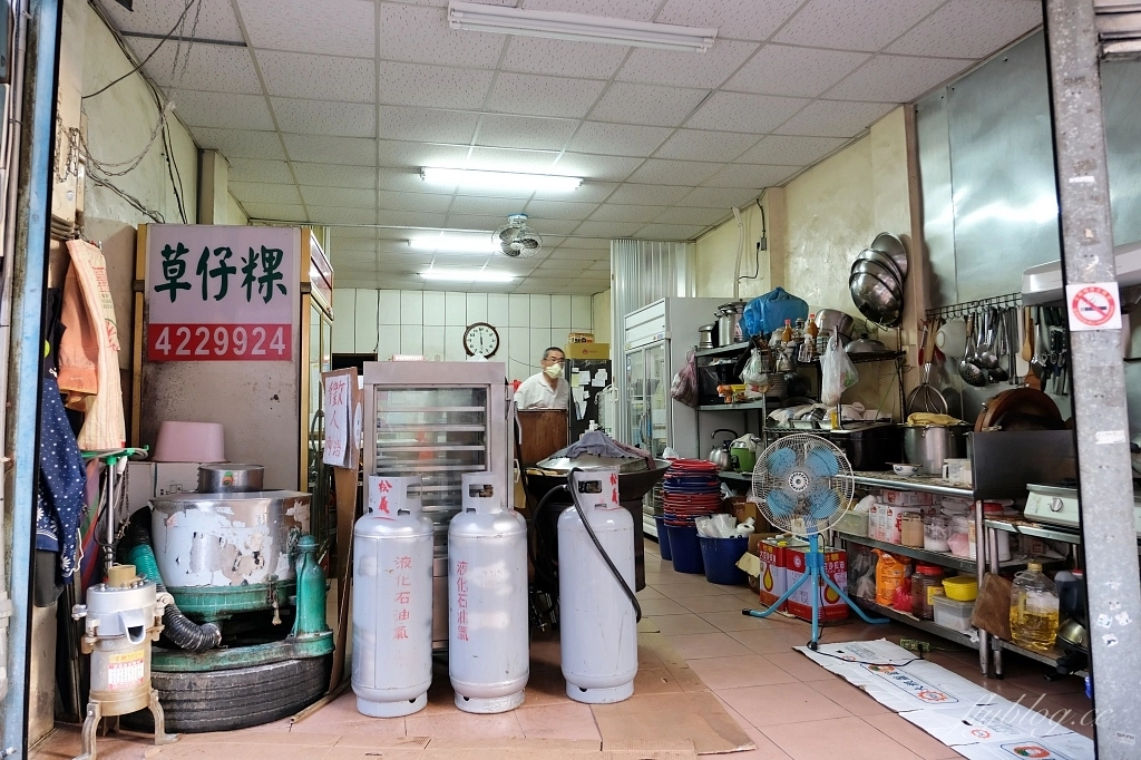 桃園中壢｜仁利菜包草粿仔．隱身市場裡的人氣菜包，還有必吃草仔粿和紅龜粿 @飛天璇的口袋