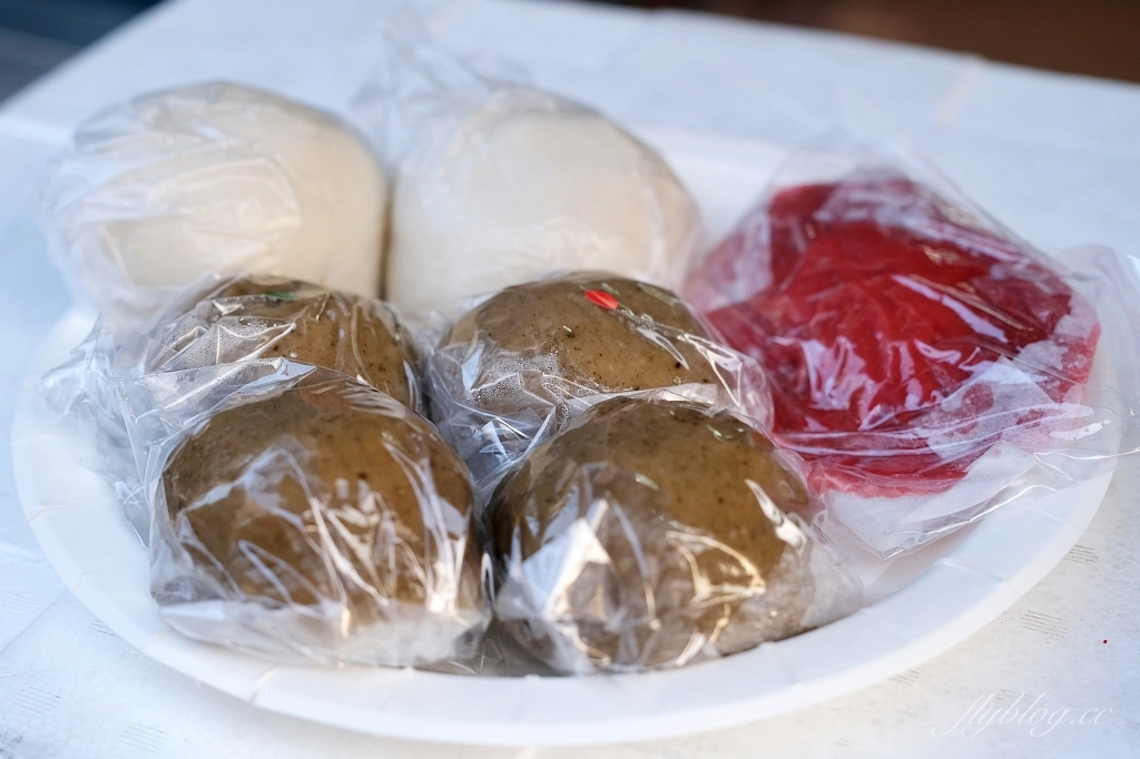 桃園中壢｜仁利菜包草粿仔．隱身市場裡的人氣菜包，還有必吃草仔粿和紅龜粿 @飛天璇的口袋