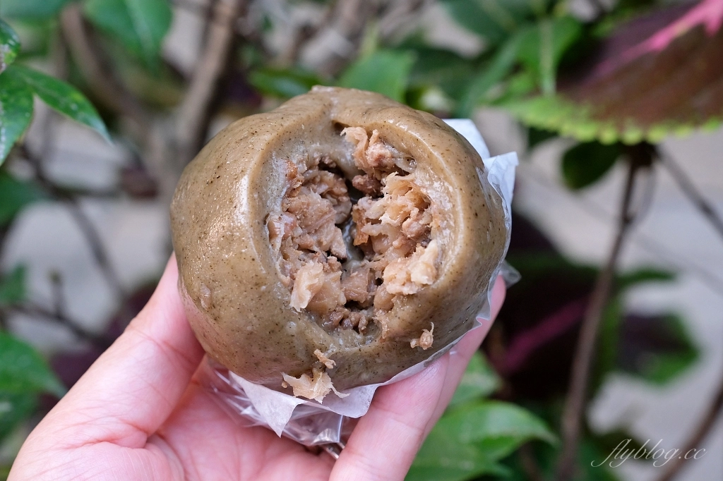 桃園中壢｜仁利菜包草粿仔．隱身市場裡的人氣菜包，還有必吃草仔粿和紅龜粿 @飛天璇的口袋