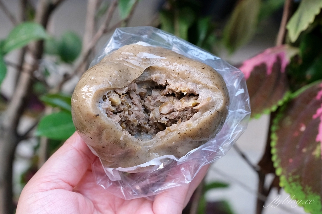 桃園中壢｜仁利菜包草粿仔．隱身市場裡的人氣菜包，還有必吃草仔粿和紅龜粿 @飛天璇的口袋