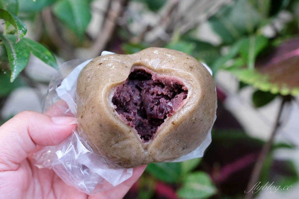 桃園中壢｜仁利菜包草粿仔．隱身市場裡的人氣菜包，還有必吃草仔粿和紅龜粿 @飛天璇的口袋