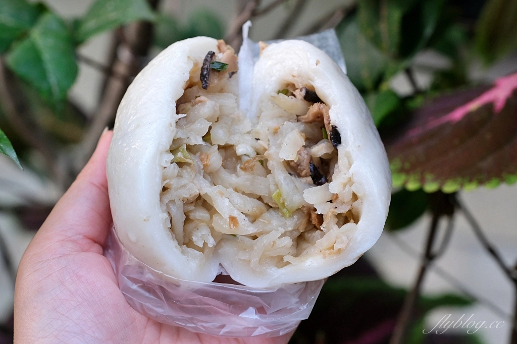 桃園中壢｜仁利菜包草粿仔．隱身市場裡的人氣菜包，還有必吃草仔粿和紅龜粿 @飛天璇的口袋