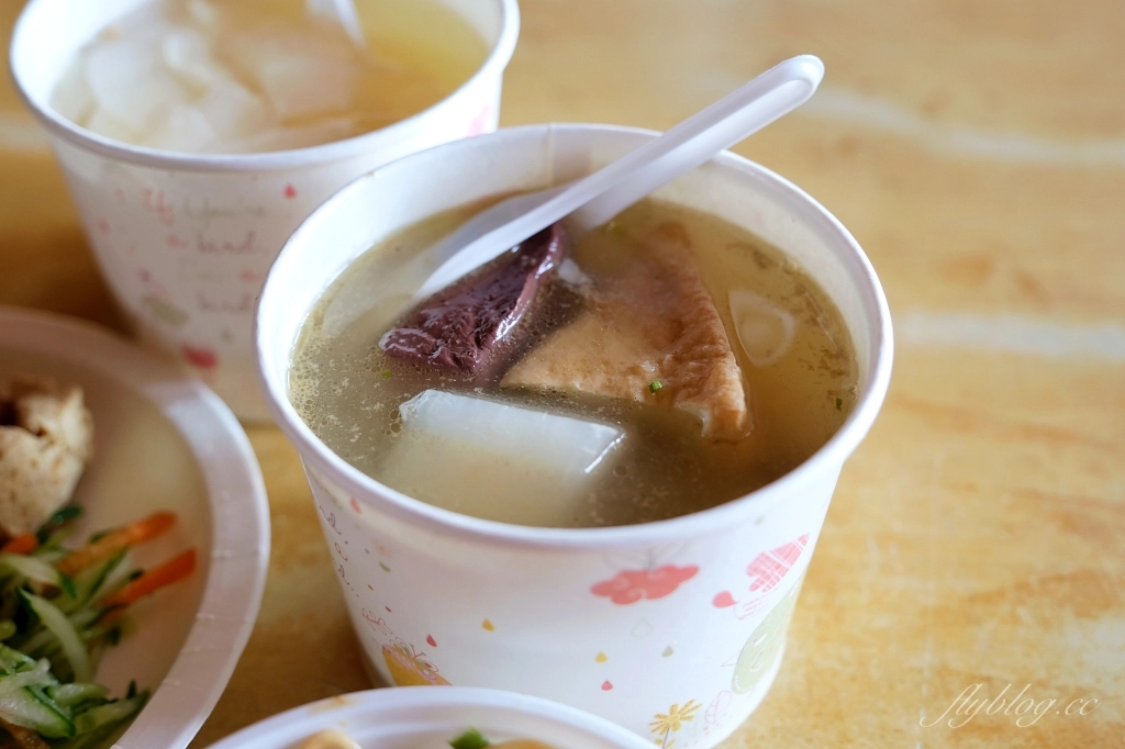 台中神岡｜風飛沙小吃店．在地人都知道的小吃店，必點臭豆腐和炸鵝肉 @飛天璇的口袋