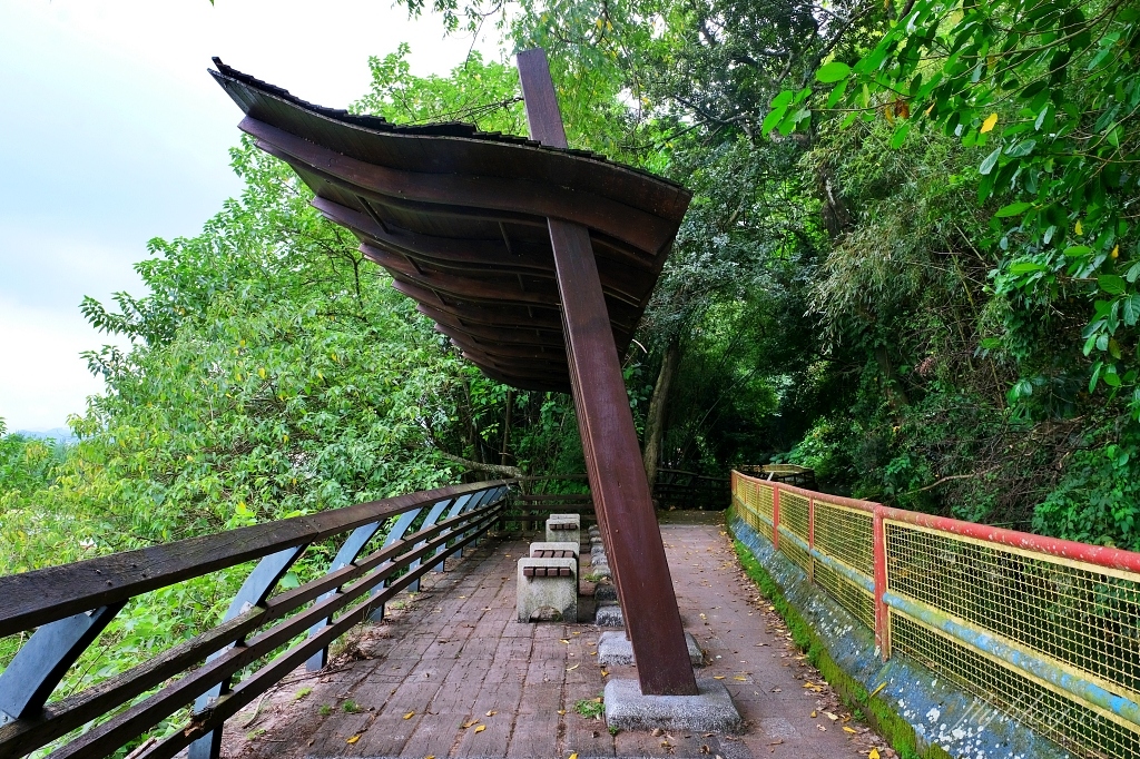 台中石岡｜電火圳生態步道，石岡半山腰的私房景點，沿著潺潺流水幽靜的林蔭步道 @飛天璇的口袋