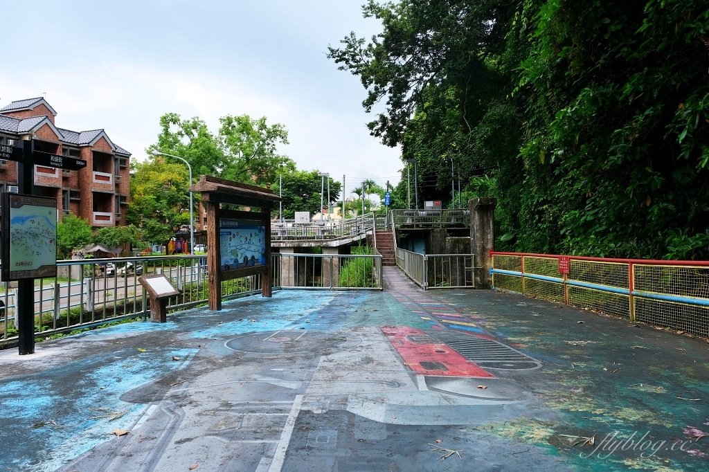 台中石岡｜電火圳生態步道，石岡半山腰的私房景點，沿著潺潺流水幽靜的林蔭步道 @飛天璇的口袋