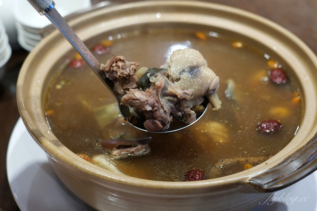 台北中山｜心粵小廚，知名粵菜大廚的私家拿手菜，必點掛爐片皮鴨和稻草西施牛 @飛天璇的口袋