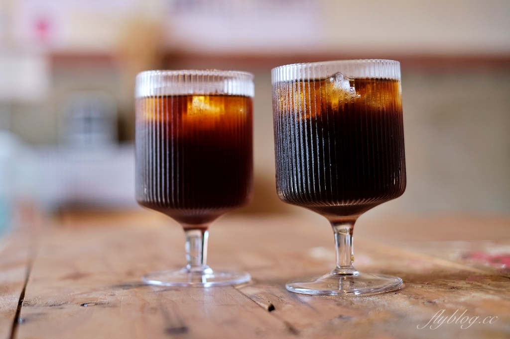 台中大肚｜一斤面包．紅橘色三合院裡的酸麵包焙烘坊，大肚山上的老宅飄著麵包香 @飛天璇的口袋