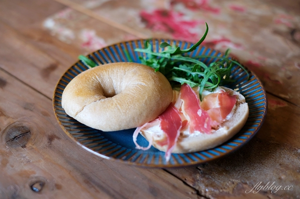 台中大肚｜一斤面包．紅橘色三合院裡的酸麵包焙烘坊，大肚山上的老宅飄著麵包香 @飛天璇的口袋