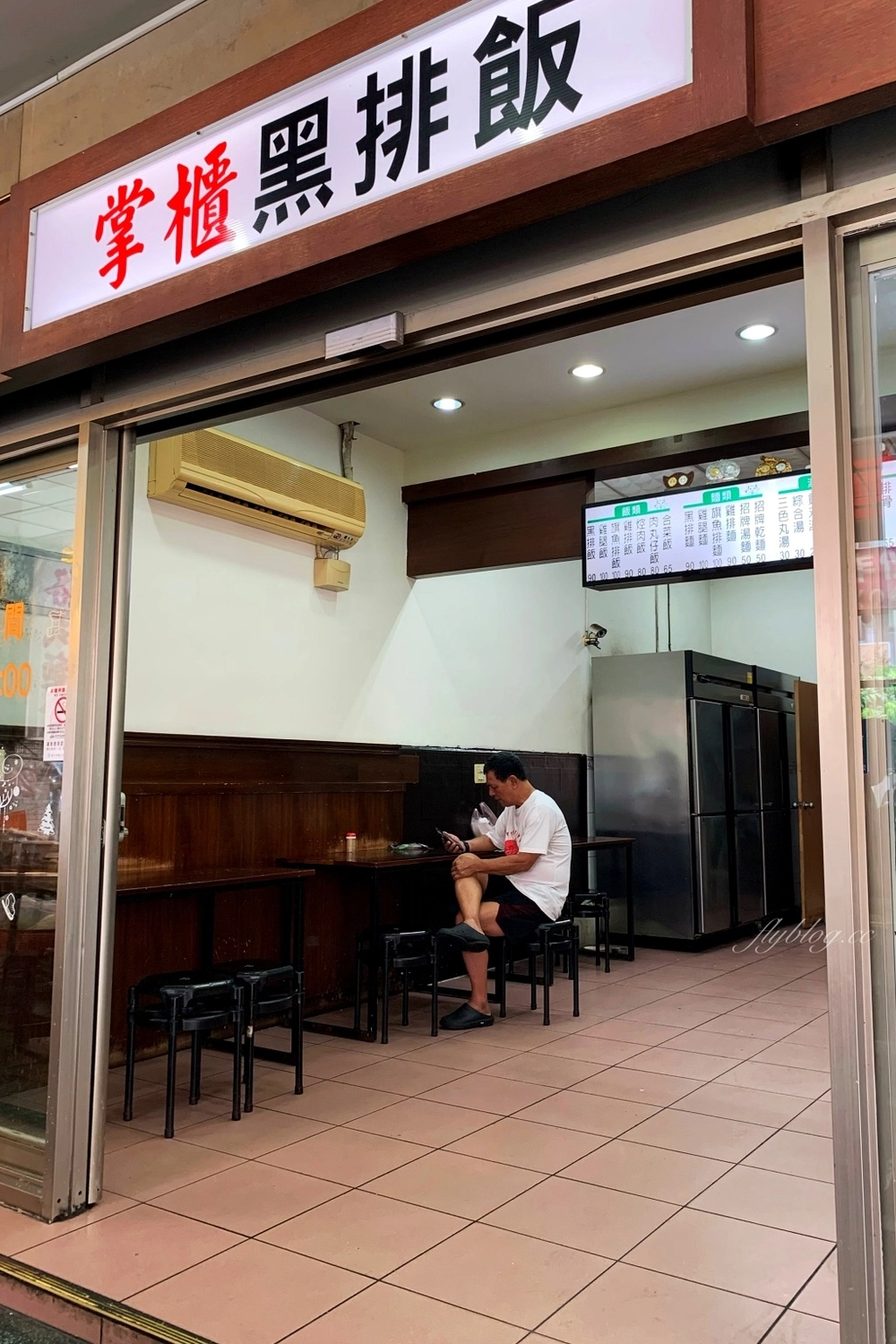 掌櫃黑排飯｜黑肉麵換了招牌味道不變，招牌排骨飯和雞腿飯必點 @飛天璇的口袋