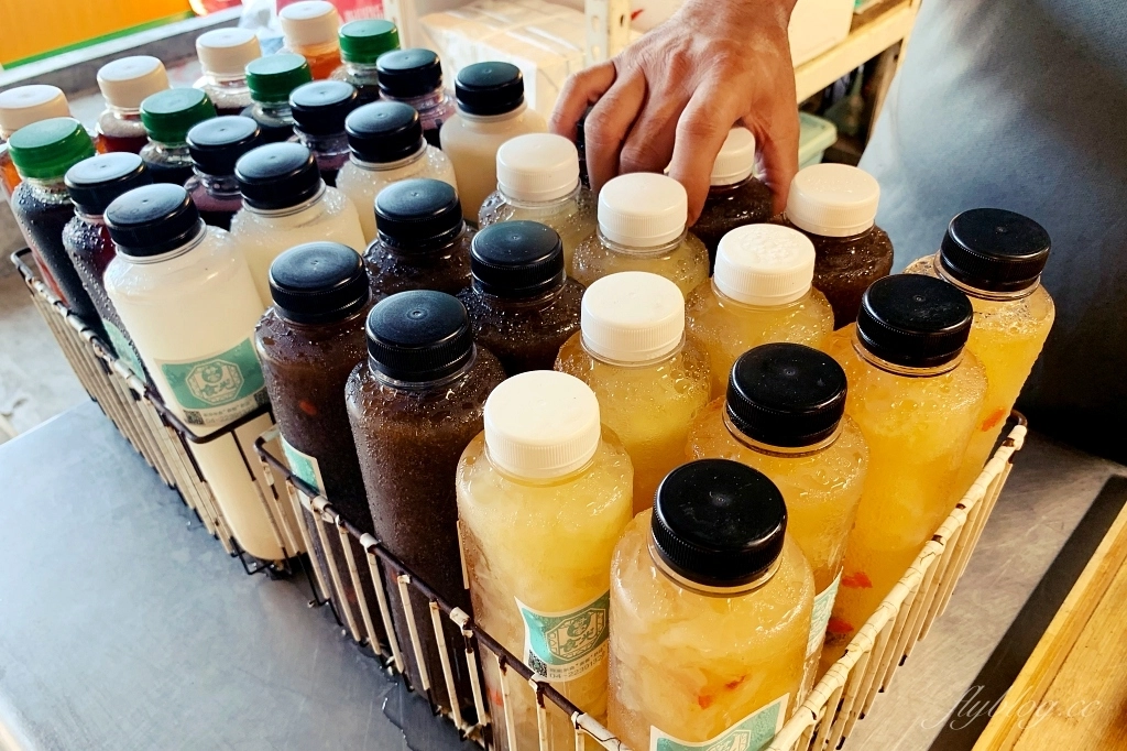 台中北屯｜好客食光客家米食，隱身東山市場裡的銅板美食，草仔粿、水粄、粽子、油飯、鹹米糕 @飛天璇的口袋