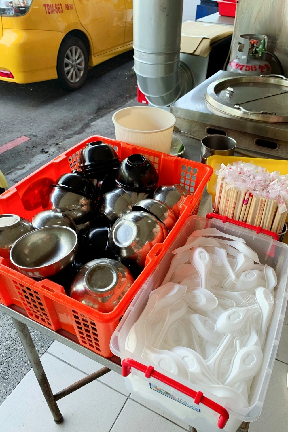 台中北屯｜原太原火車站臭豆腐，酥脆又多汁的臭豆腐，豬血湯免費喝到飽 @飛天璇的口袋