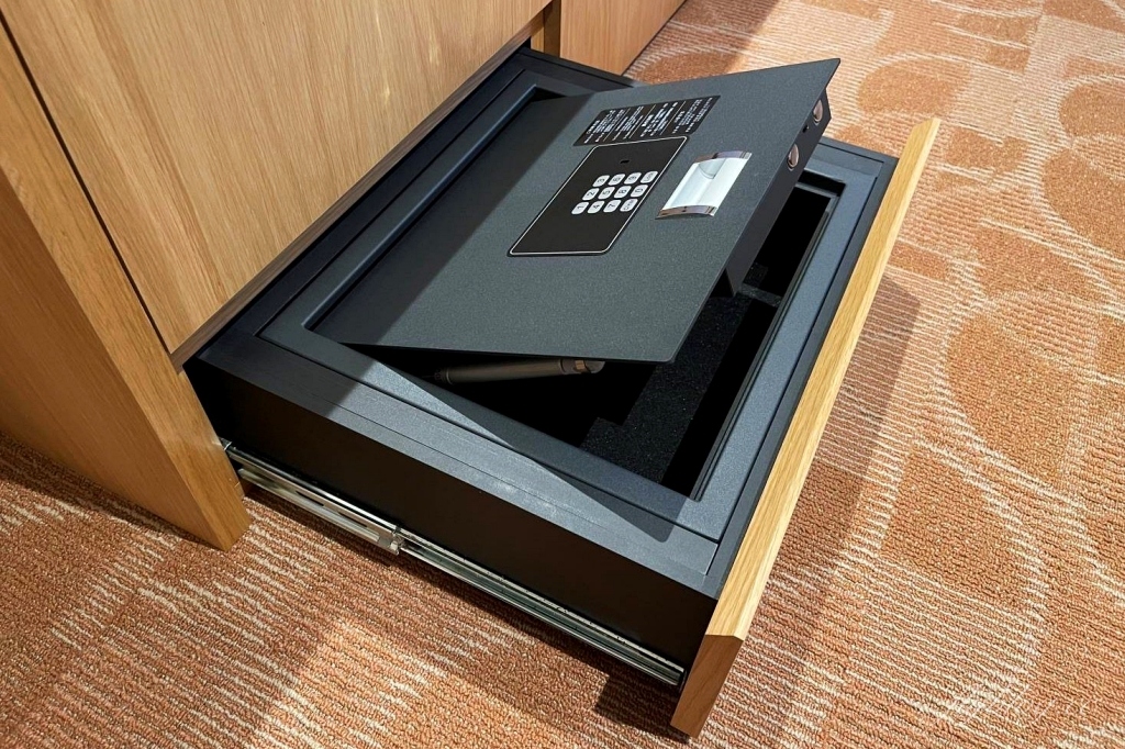 台北中正｜格拉斯麗台北飯店，日本哥吉拉飯店插旗台灣，門拉開就有一秒到日本的感覺 @飛天璇的口袋