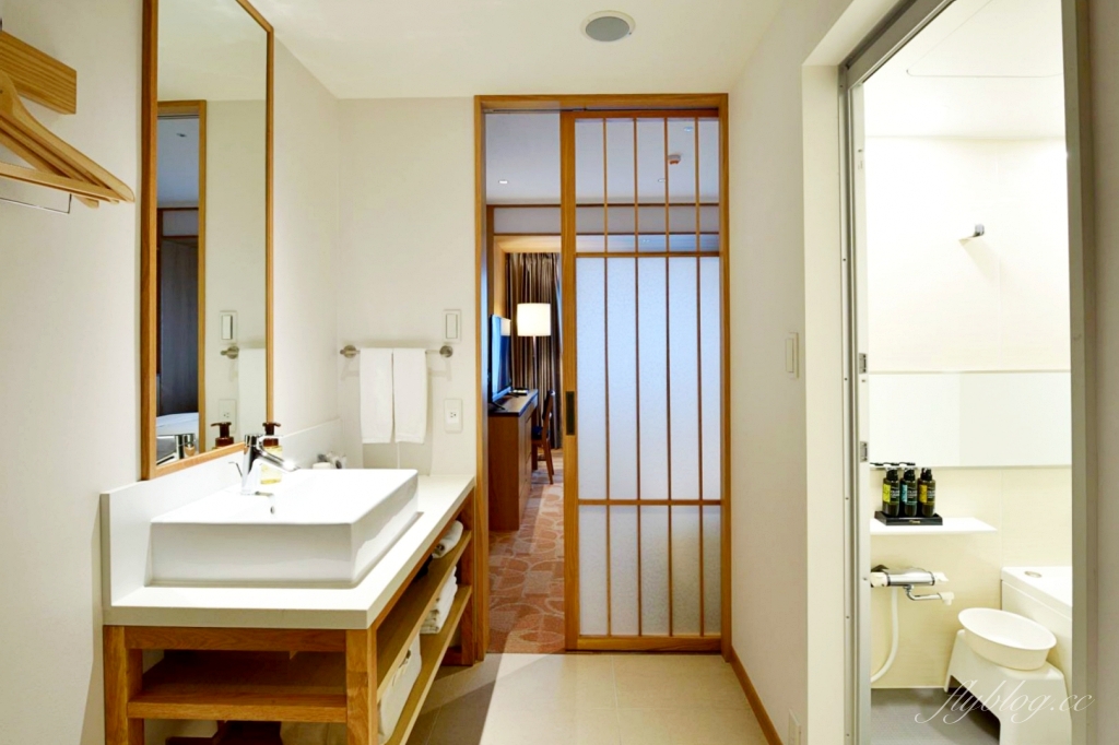 台北中正｜格拉斯麗台北飯店，日本哥吉拉飯店插旗台灣，門拉開就有一秒到日本的感覺 @飛天璇的口袋