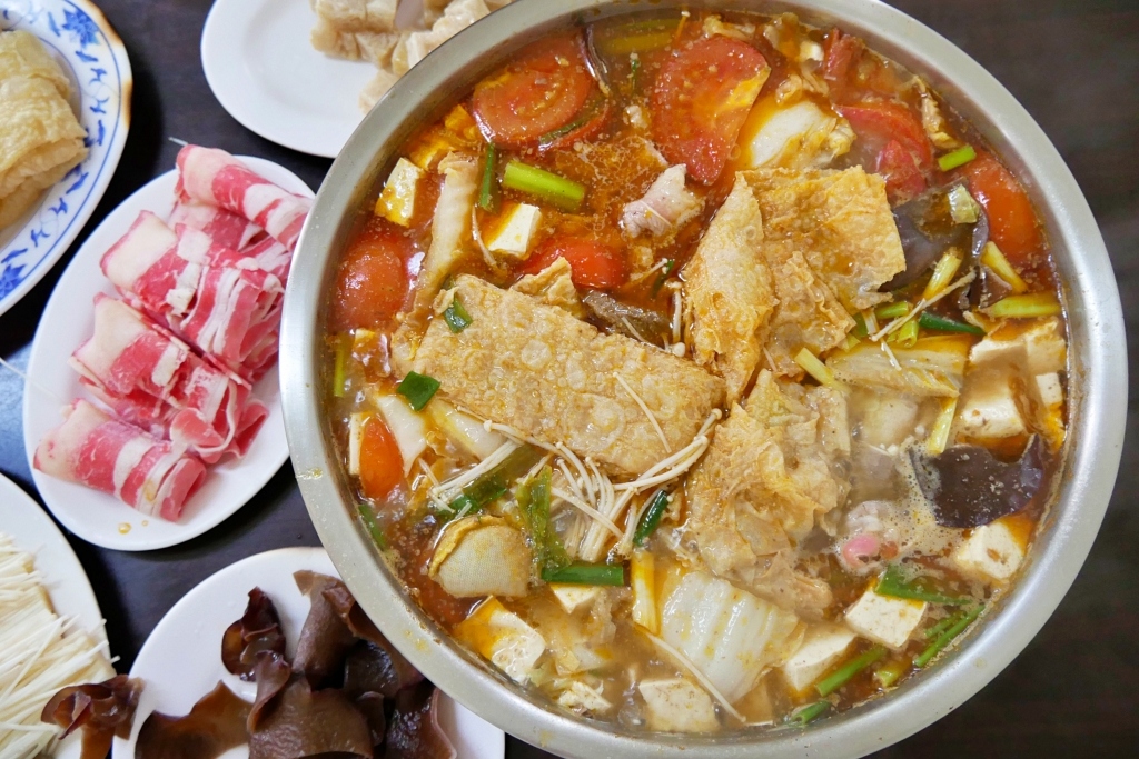 苗栗後龍｜老余牛家莊．用臉盆吃的牛肉鍋，後龍最超人氣必吃美食 @飛天璇的口袋