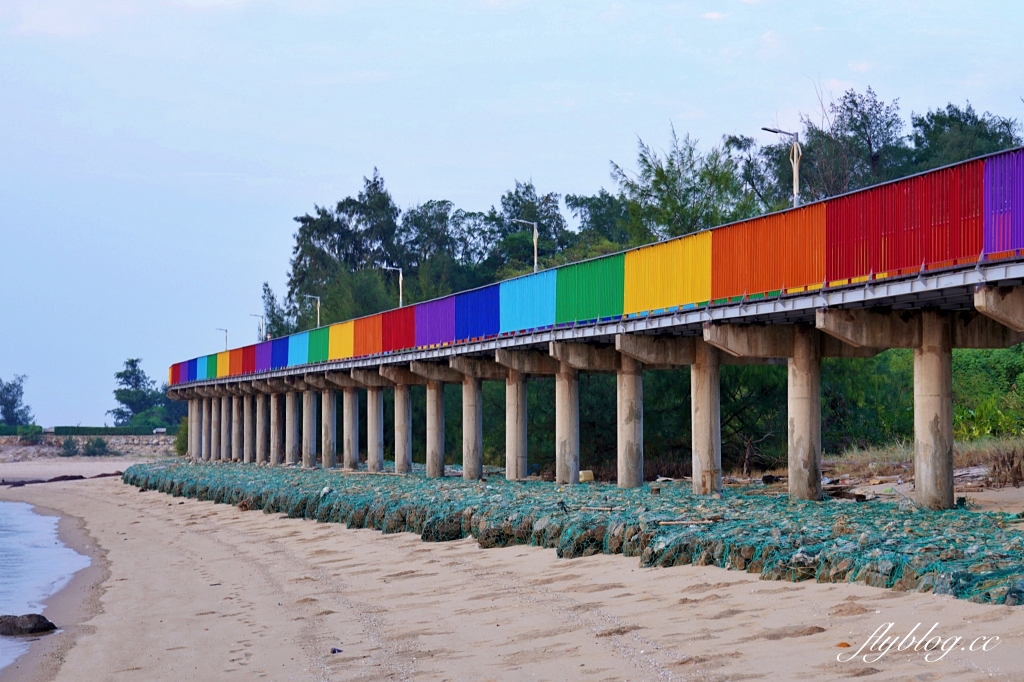 金門金寧｜慈湖落日觀海平台，金門著名的觀賞夕陽的景點，彩虹步道散步到湖下海堤 @飛天璇的口袋