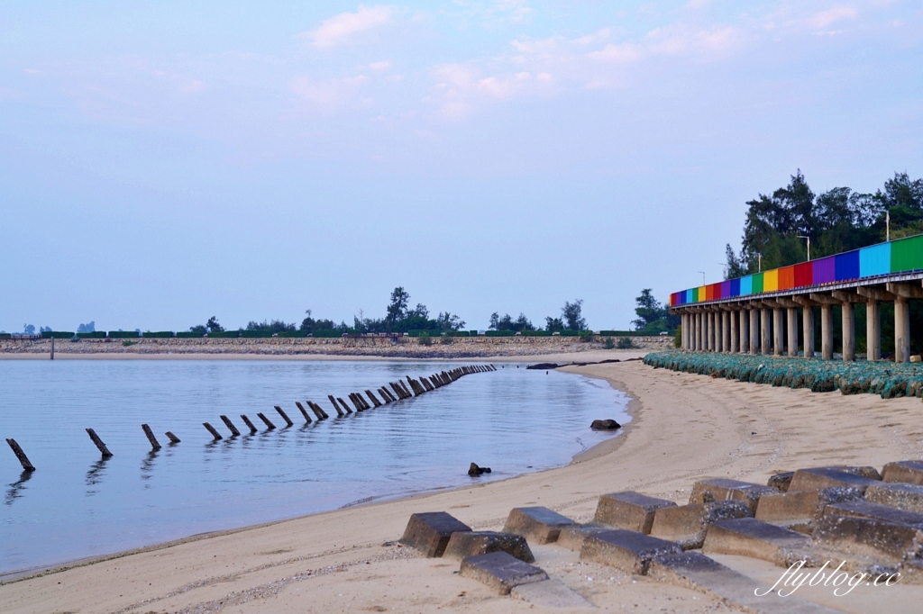 金門金寧｜慈湖落日觀海平台，金門著名的觀賞夕陽的景點，彩虹步道散步到湖下海堤 @飛天璇的口袋