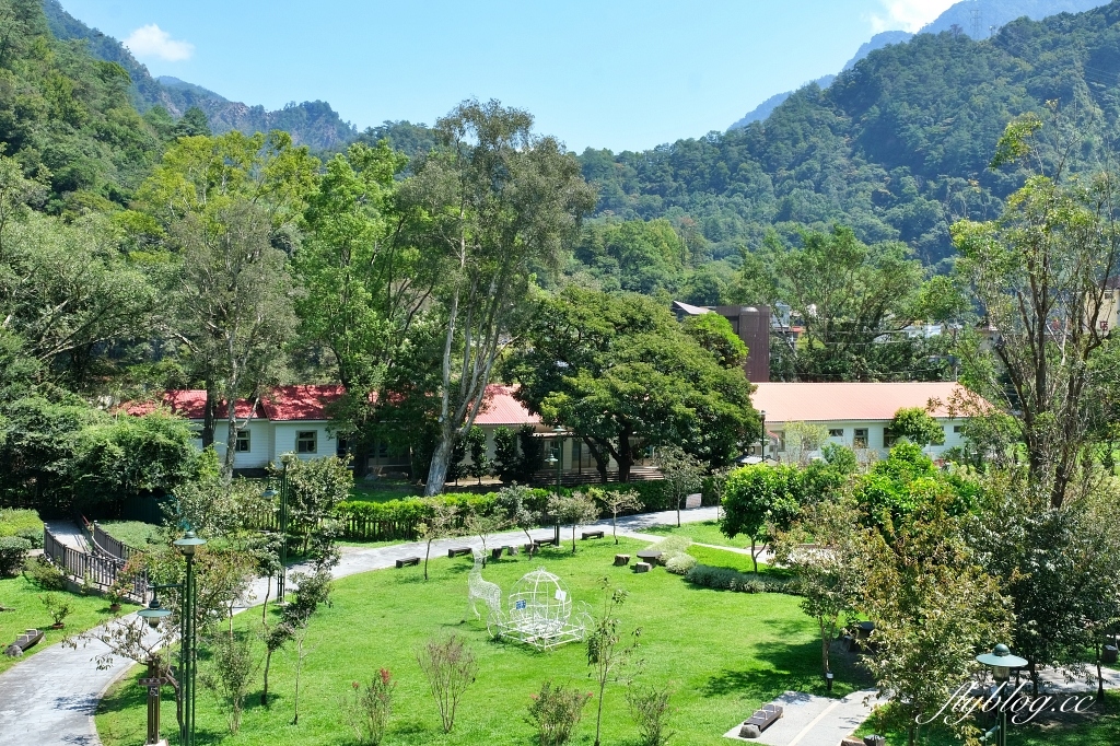 谷關溫泉公園｜谷關免費泡腳池，讓魚兒咬咬腳皮，再吃個鱘龍魚大餐 @飛天璇的口袋