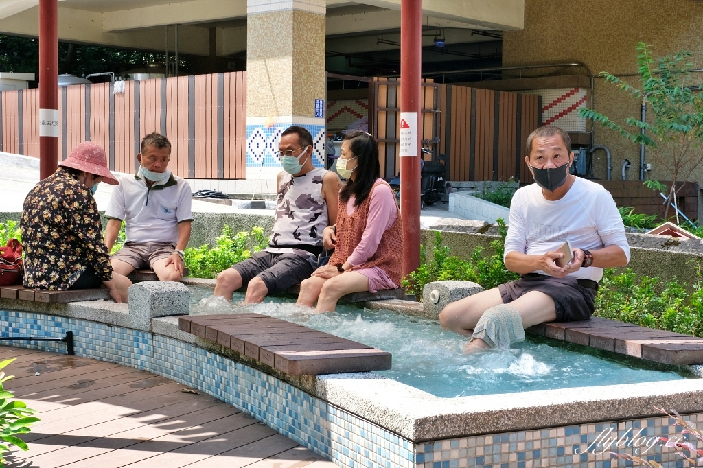 谷關溫泉公園｜谷關免費泡腳池，讓魚兒咬咬腳皮，再吃個鱘龍魚大餐 @飛天璇的口袋