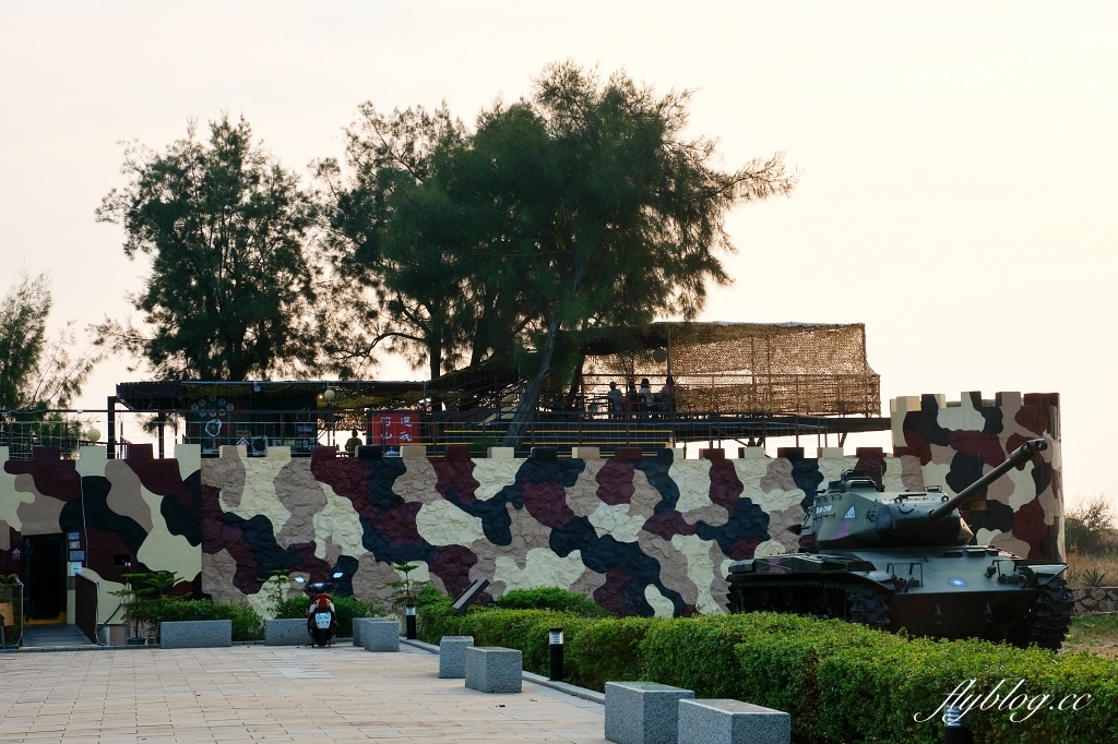 金門金寧｜慈湖落日觀海平台，金門著名的觀賞夕陽的景點，彩虹步道散步到湖下海堤 @飛天璇的口袋