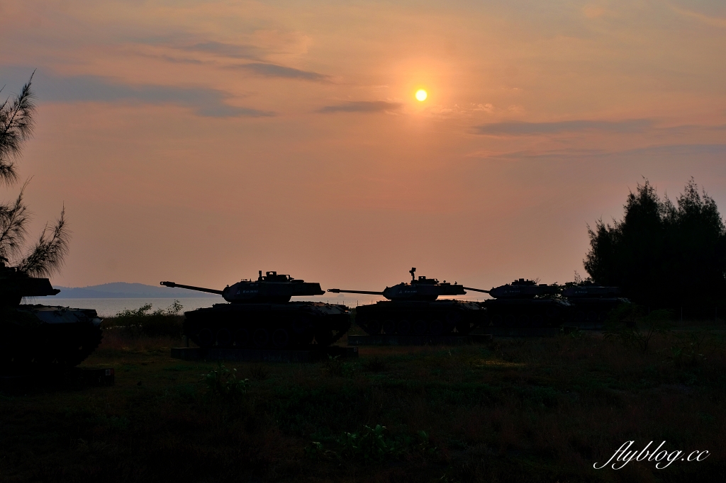 金門金寧｜慈湖落日觀海平台，金門著名的觀賞夕陽的景點，彩虹步道散步到湖下海堤 @飛天璇的口袋