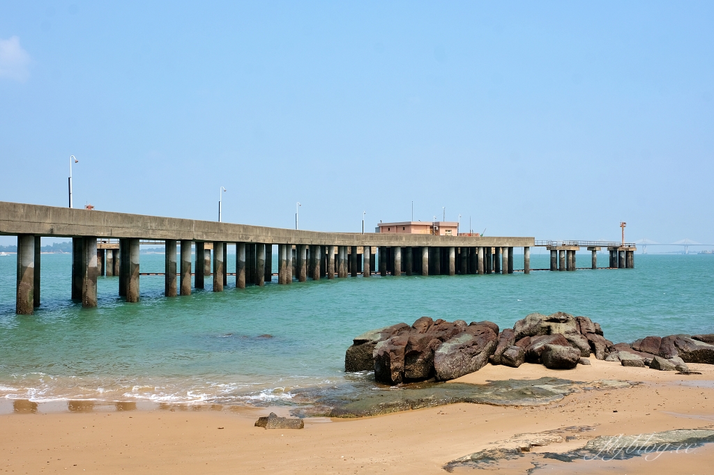 金門金城｜塔山發電廠，輸油棧橋碼頭延伸到海裡的長堤，IG網美必拍金門隱藏版景點 @飛天璇的口袋