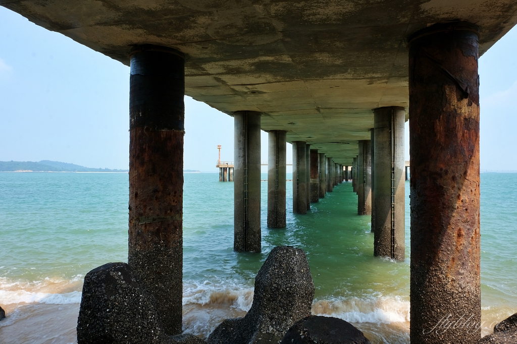 金門金城｜塔山發電廠，輸油棧橋碼頭延伸到海裡的長堤，IG網美必拍金門隱藏版景點 @飛天璇的口袋