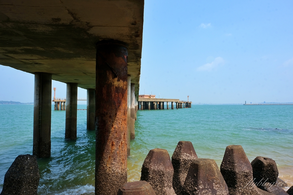 金門金城｜塔山發電廠，輸油棧橋碼頭延伸到海裡的長堤，IG網美必拍金門隱藏版景點 @飛天璇的口袋