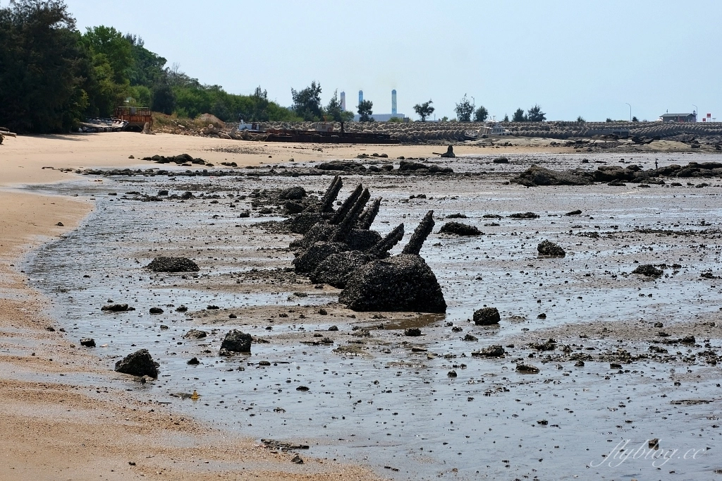 金門金城｜建功嶼，金門版的摩西分海，IG必拍大型牡蠣人裝罝藝術 @飛天璇的口袋