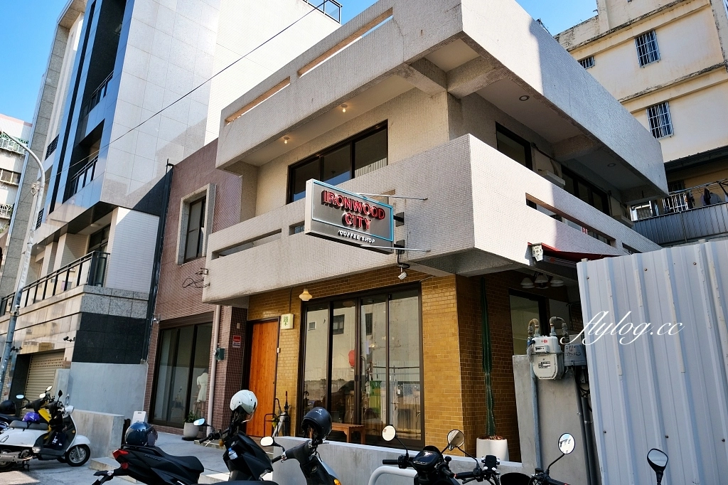 台中西區｜鐵木Ironwood City，草悟道質感甜點咖啡館，模範街巷弄裡的戚風蛋糕 @飛天璇的口袋
