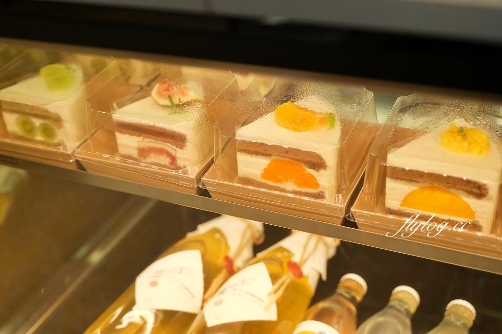 台中西區｜鐵木Ironwood City，草悟道質感甜點咖啡館，模範街巷弄裡的戚風蛋糕 @飛天璇的口袋