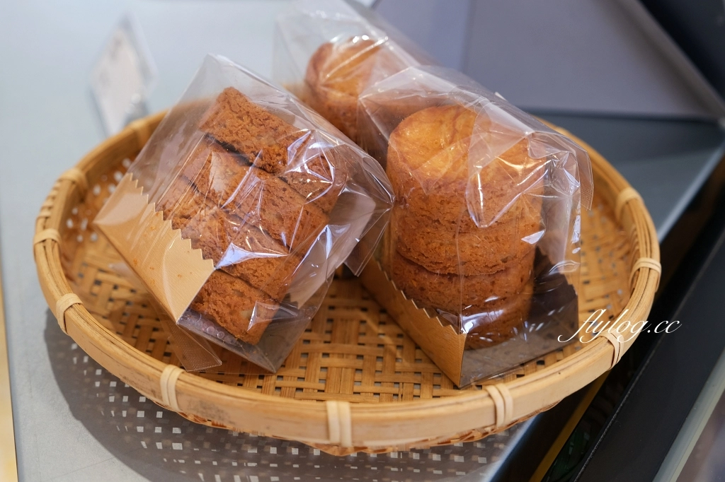 台中西區｜鐵木Ironwood City，草悟道質感甜點咖啡館，模範街巷弄裡的戚風蛋糕 @飛天璇的口袋