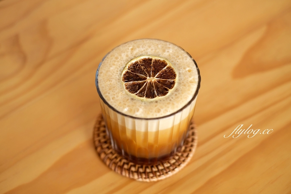 台中西區｜鐵木Ironwood City，草悟道質感甜點咖啡館，模範街巷弄裡的戚風蛋糕 @飛天璇的口袋