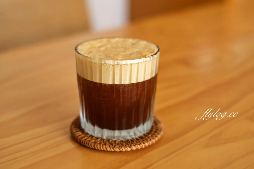 台中西區｜鐵木Ironwood City，草悟道質感甜點咖啡館，模範街巷弄裡的戚風蛋糕 @飛天璇的口袋