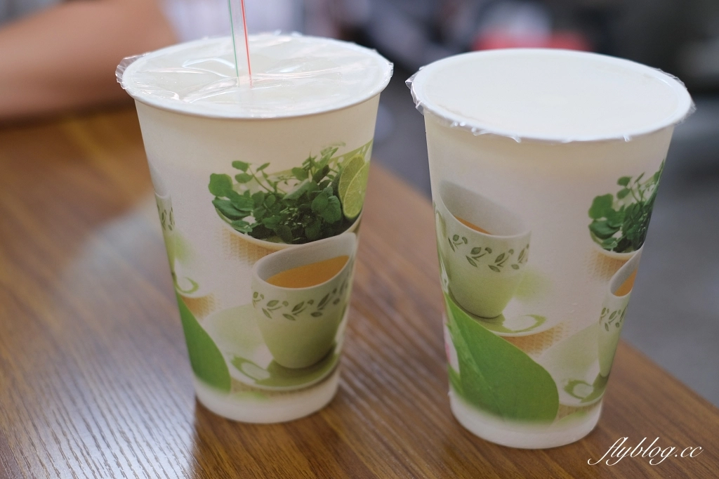 台中北屯｜務本早點．滿滿爆炸式的青蔥超邪惡，原精武路人氣燒餅油條店 @飛天璇的口袋