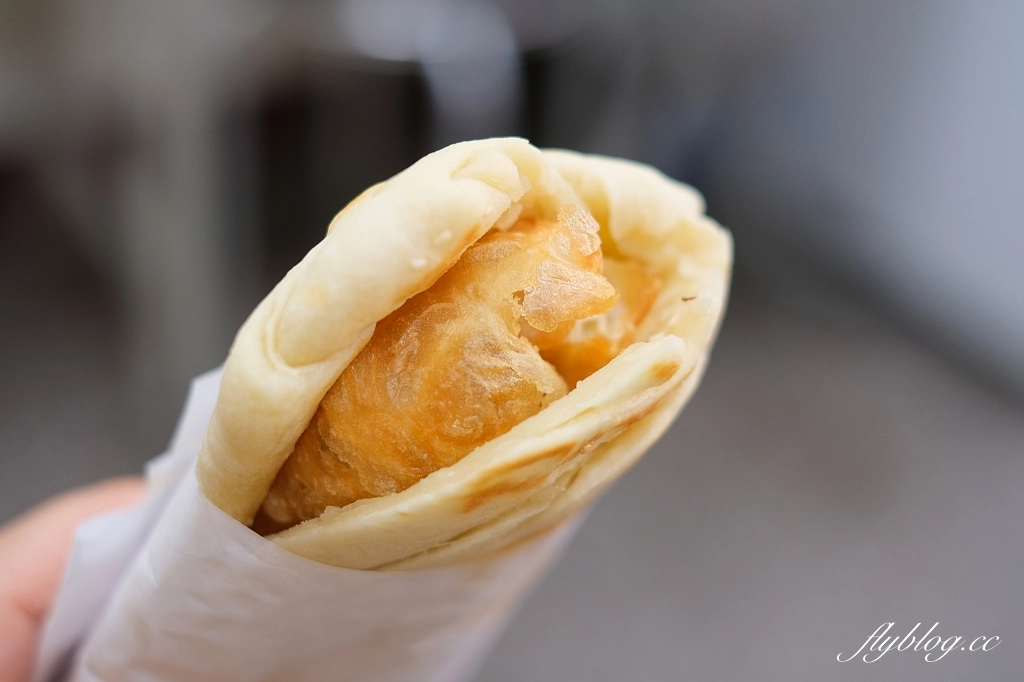 台中北屯｜務本早點．滿滿爆炸式的青蔥超邪惡，原精武路人氣燒餅油條店 @飛天璇的口袋