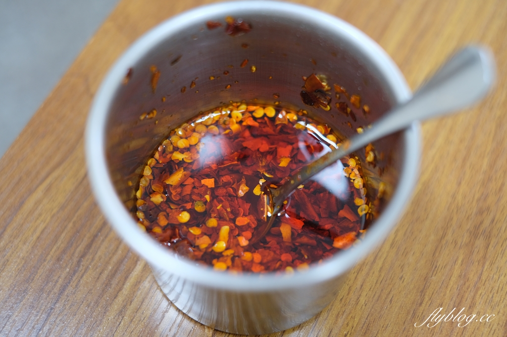 台中北屯｜務本早點．滿滿爆炸式的青蔥超邪惡，原精武路人氣燒餅油條店 @飛天璇的口袋