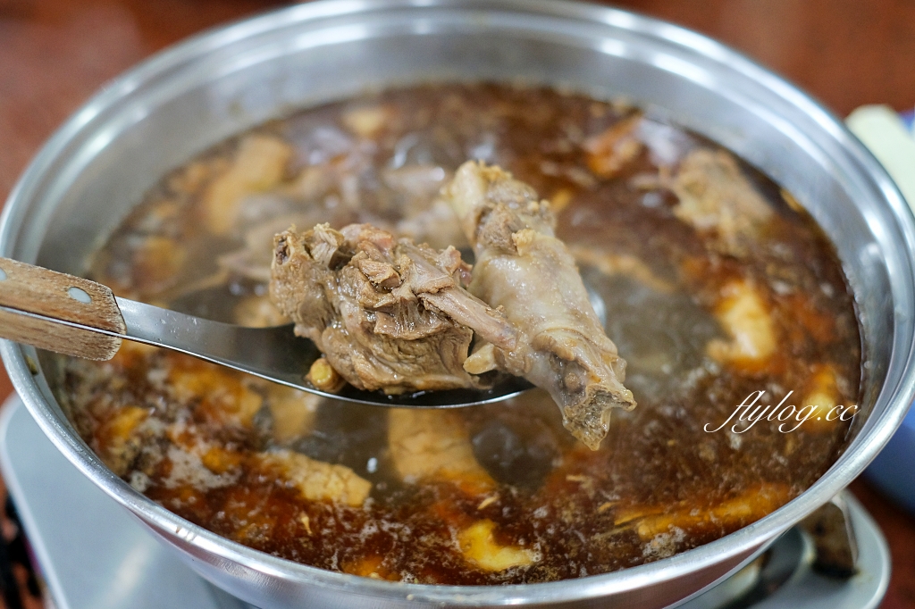 南投中寮｜炮哥薑母鴨．鄉民推薦南投最強薑母鴨，冬天常常大排長龍 @飛天璇的口袋