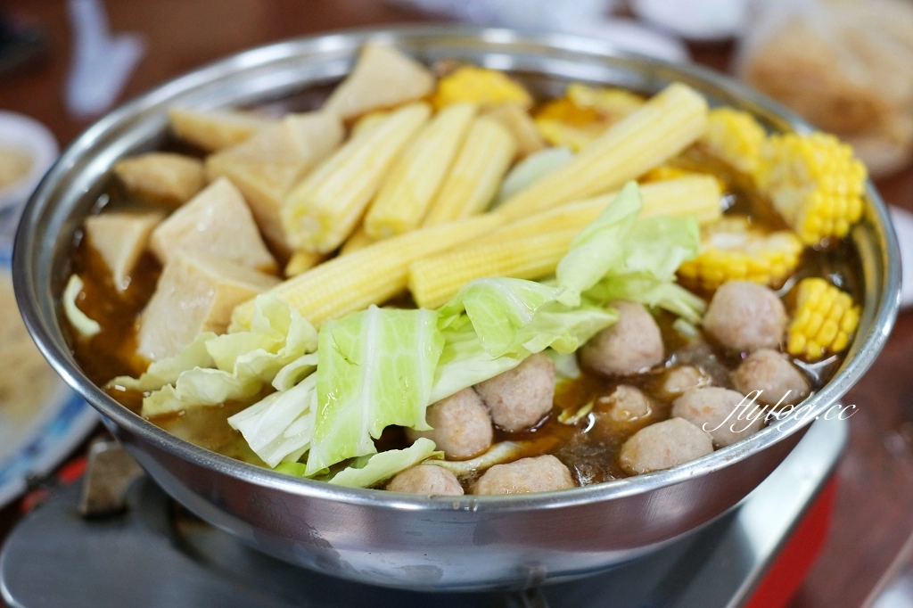 南投中寮｜炮哥薑母鴨．鄉民推薦南投最強薑母鴨，冬天常常大排長龍 @飛天璇的口袋