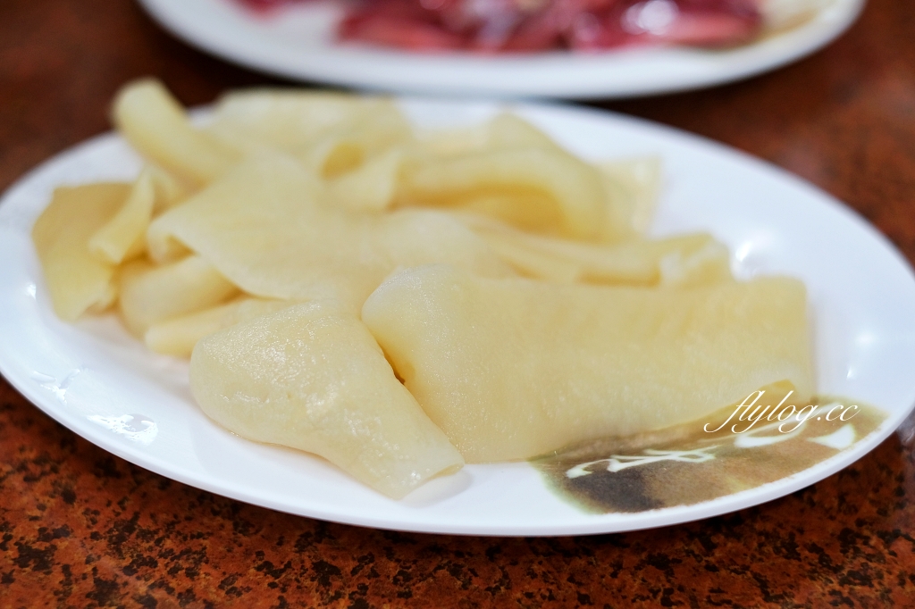 南投中寮｜炮哥薑母鴨．鄉民推薦南投最強薑母鴨，冬天常常大排長龍 @飛天璇的口袋