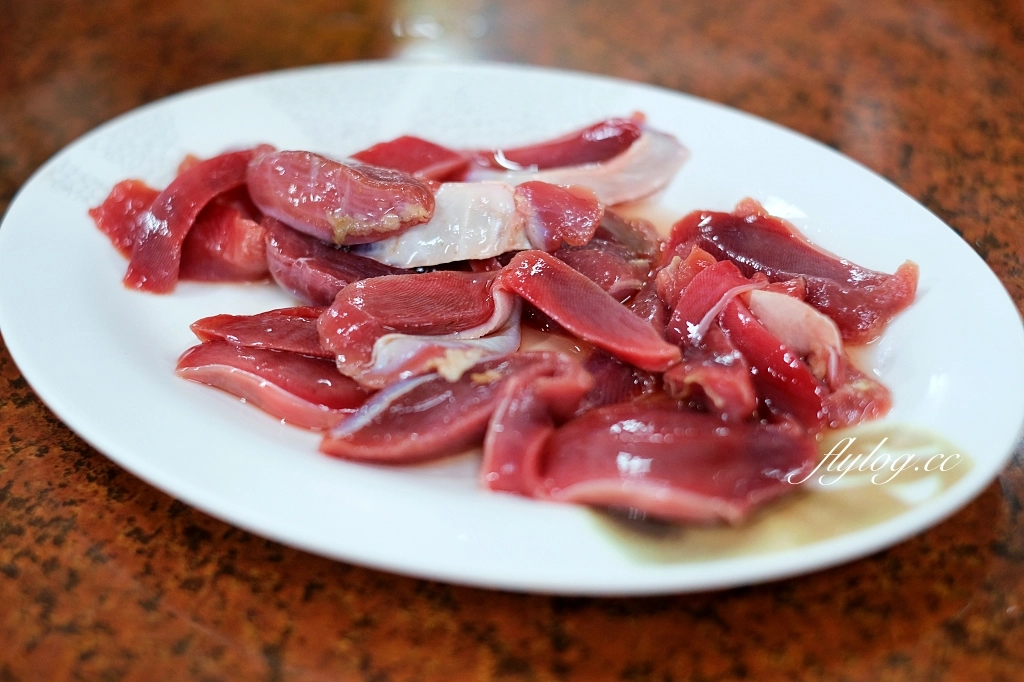 南投中寮｜炮哥薑母鴨．鄉民推薦南投最強薑母鴨，冬天常常大排長龍 @飛天璇的口袋