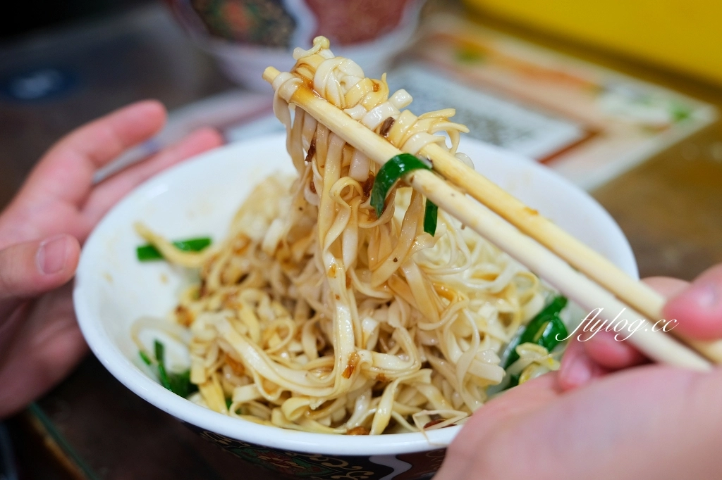 苗栗三義｜彩雲麵食．隱身三義市場內，早上5點就開賣的客家美食 @飛天璇的口袋