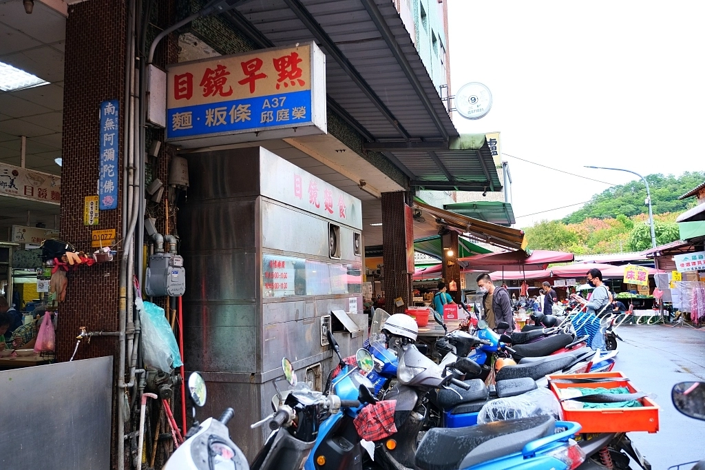 苗栗三義｜彩雲麵食．隱身三義市場內，早上5點就開賣的客家美食 @飛天璇的口袋