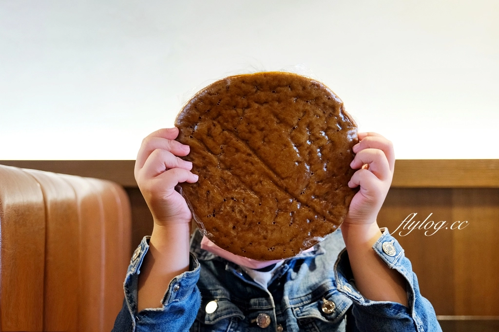 苗栗銅鑼｜阿財發粿．九華山客家米食總店，7-11和休息站熱賣的黑糖發粿 @飛天璇的口袋